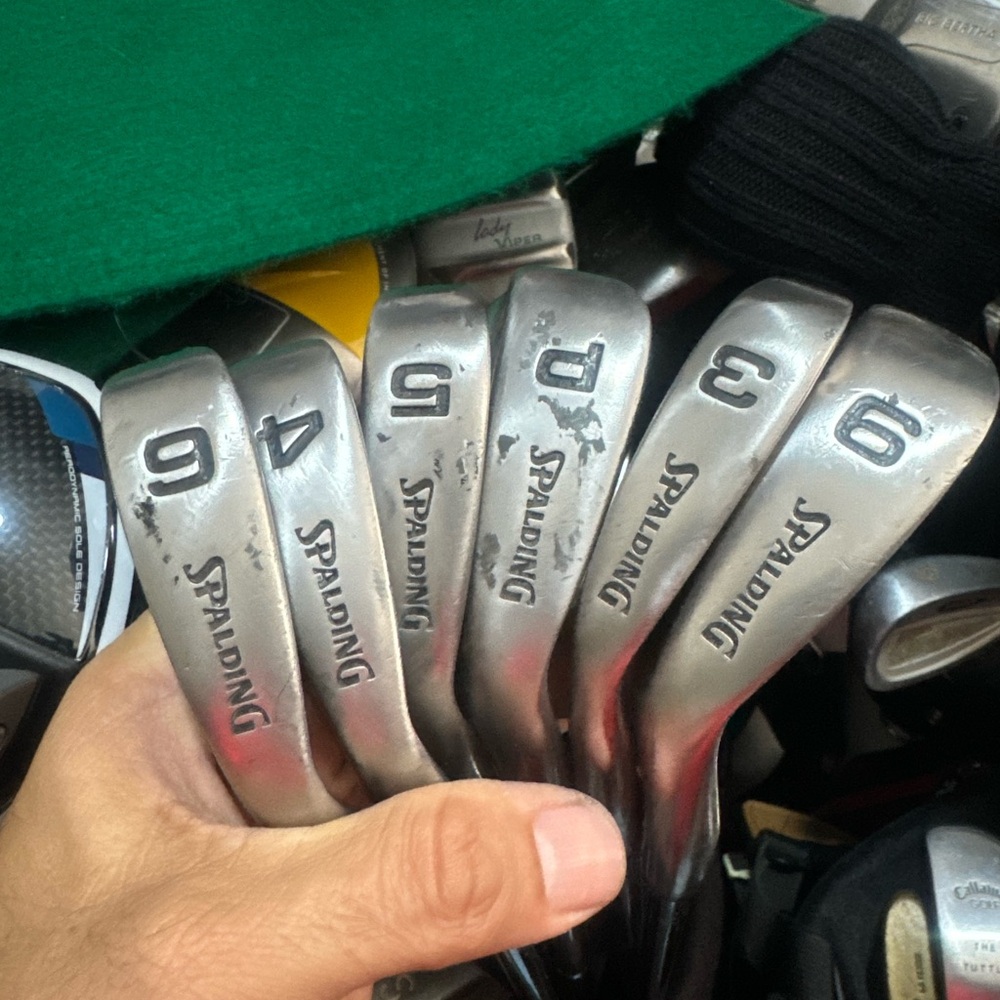 Iron Set Spaulding elite 6 pc in right handed 
Steel shafts original grips .